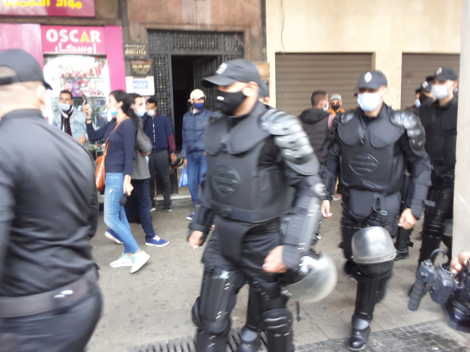 بالفيديو: منع وقفة احتجاجية لأساتذة التعاقد بالدار البيضاء بالفيديو: منع وقفة احتجاجية لأساتذة التعاقد بالدار البيضاء