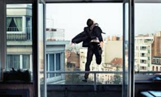 موظف جماعي بمراكش يحاول الانتحار موظف جماعي بمراكش يحاول الانتحار