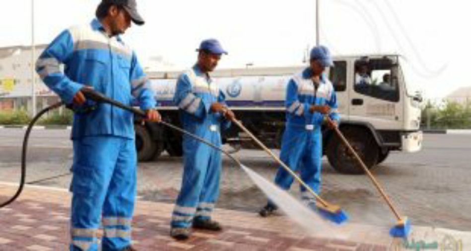 معاناة عمال النظافة في زمن كورونا.. معاناة عمال النظافة في زمن كورونا..