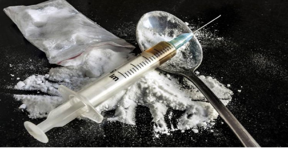 حقن الهيروين المتناثرة تستفز المواطنين بطنجة حقن الهيروين المتناثرة تستفز المواطنين بطنجة