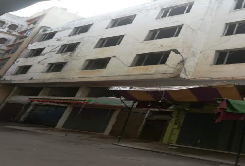 الدور الآيلة للسقوط تقض مضجع المواطنين أمام غياب المصالح المختصة الدور الآيلة للسقوط تقض مضجع المواطنين أمام غياب المصالح المختصة