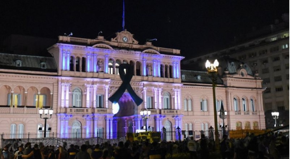 مارادونا.. نقل جثمان أسطورة الكرة إلى القصر الرئاسي في الأرجنتين