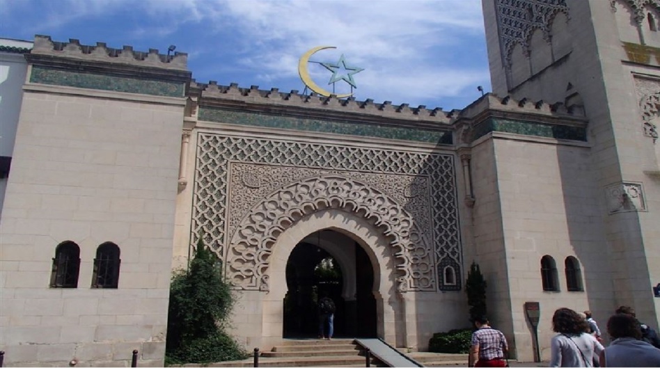 أكثرُ من 70 مسجداً تحت المراقبة بفرنسا وتهديد بإغلاقها أكثرُ من 70 مسجداً تحت المراقبة بفرنسا وتهديد بإغلاقها