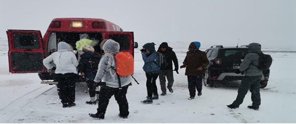 إنقاذ سياح مغاربة فاجأتهم عاصفة ثلجية قوية باميلشيل إنقاذ سياح مغاربة فاجأتهم عاصفة ثلجية قوية باميلشيل