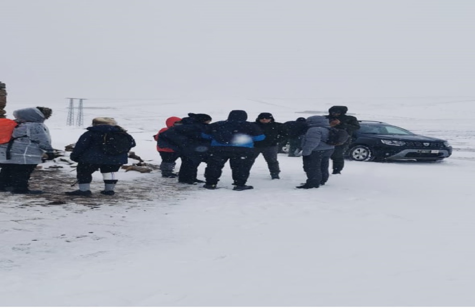 إنقاذ سياح مغاربة فاجأتهم عاصفة ثلجية قوية باميلشيل إنقاذ سياح مغاربة فاجأتهم عاصفة ثلجية قوية باميلشيل