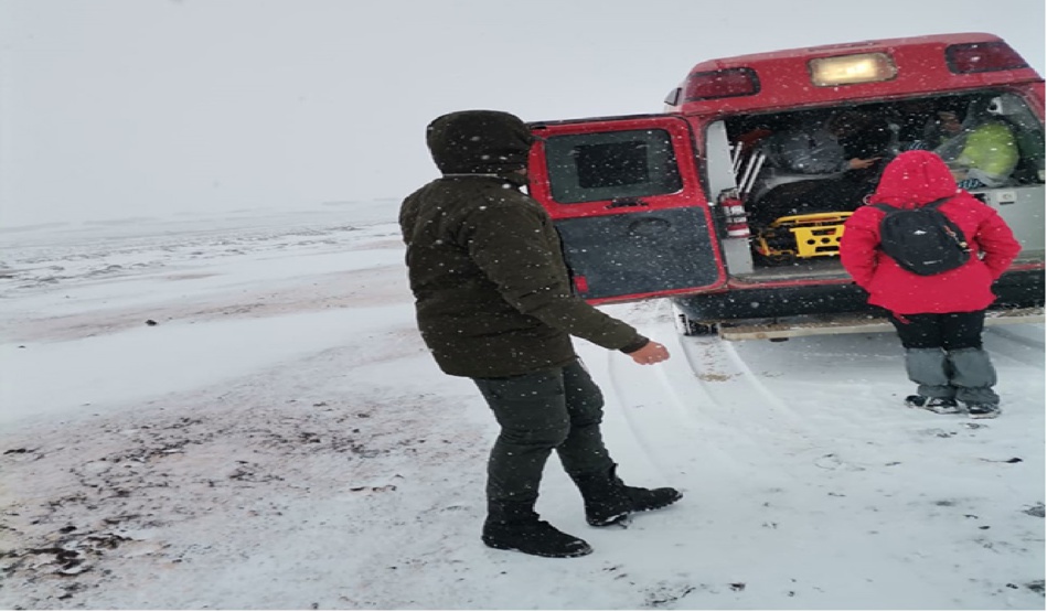 إنقاذ سياح مغاربة فاجأتهم عاصفة ثلجية قوية باميلشيل إنقاذ سياح مغاربة فاجأتهم عاصفة ثلجية قوية باميلشيل