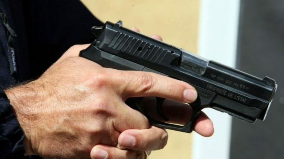 مفتش شرطة يطلق رصاصات تحذيرية بالداخلة مفتش شرطة يطلق رصاصات تحذيرية بالداخلة