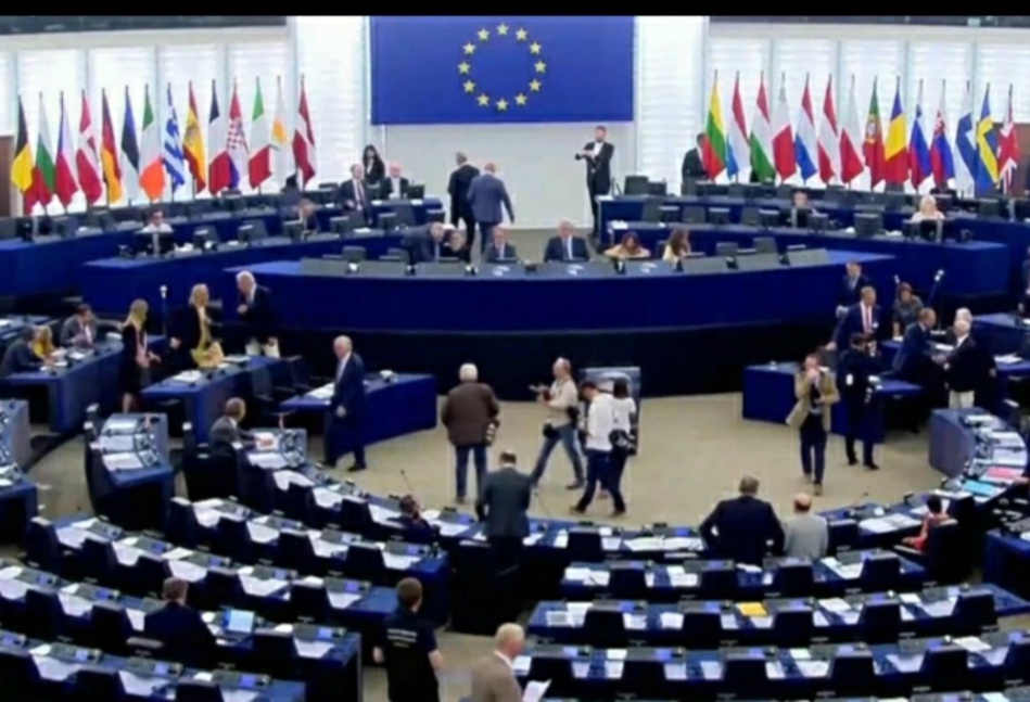 الكيان الرئيسي الداعم لـ “البوليساريو” بالبرلمان الأوروبي يتفكك