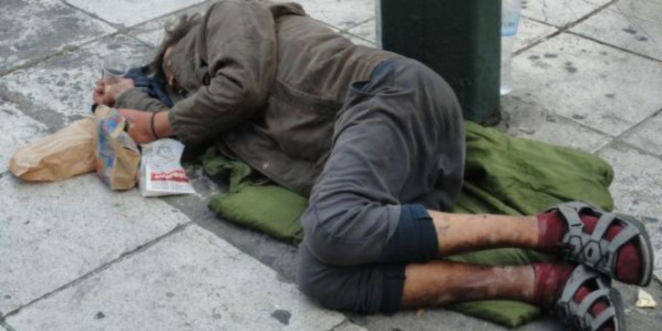 حملة لإيواء المشردين والمسنين بتنسيق مع المجتمع المدني حملة لإيواء المشردين والمسنين بتنسيق مع المجتمع المدني