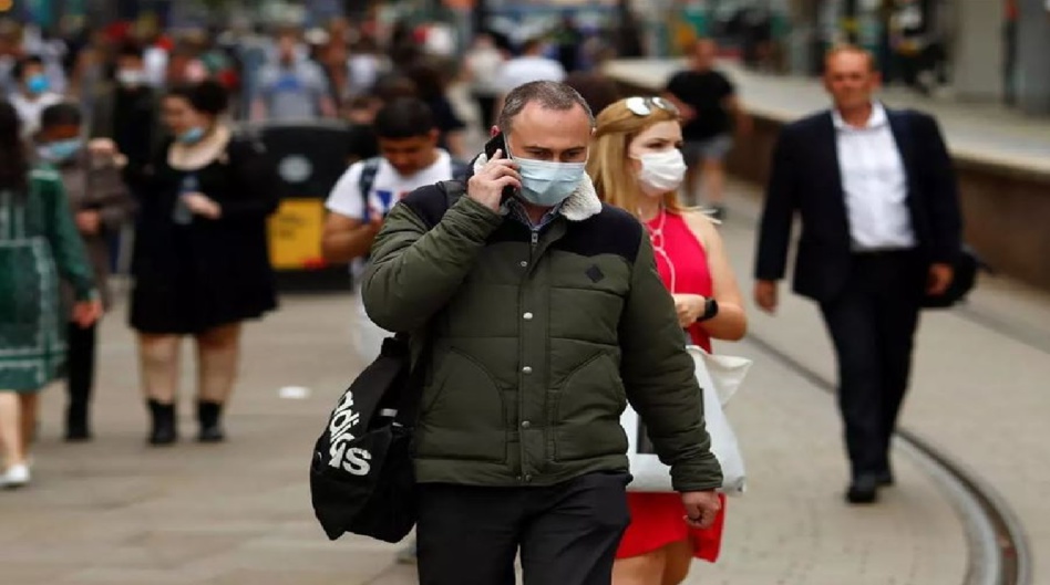 بريطانيا تعيد الحجر المنزلي لمواجهة «سلالة كورونا الجديدة» بريطانيا تعيد الحجر المنزلي لمواجهة «سلالة كورونا الجديدة»