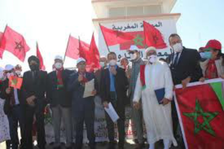 وفد لوزارة أمزازي يتعرض لحادث سير بالكركرات وفد لوزارة أمزازي يتعرض لحادث سير بالكركرات