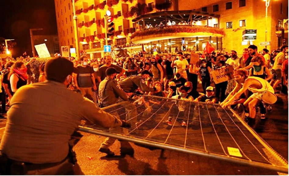 استمرار المظاهرت المطالبة برحيل رئيس الوزراء الإسرائيلي استمرار المظاهرت المطالبة برحيل رئيس الوزراء الإسرائيلي