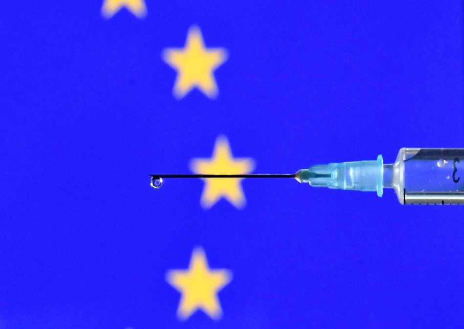 الإتحاد الأوروبي يُعْلِنْ استعداده لمساعدة شركات الأدوية لإنتاج لقاحات فيروس كورونا الإتحاد الأوروبي يُعْلِنْ استعداده لمساعدة شركات الأدوية لإنتاج لقاحات فيروس كورونا