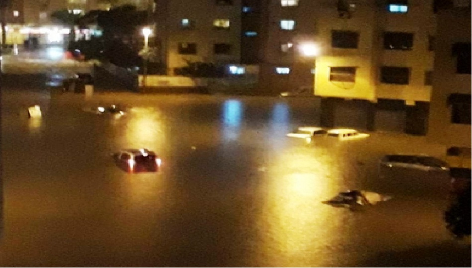 شوارع «مدينة الدار البيضاء» تَغْرَقْ شوارع «مدينة الدار البيضاء» تَغْرَقْ