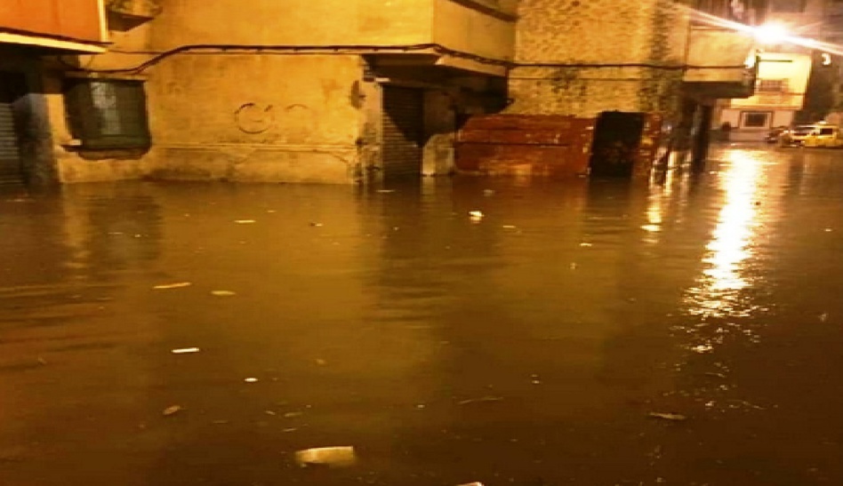 شوارع «مدينة الدار البيضاء» تَغْرَقْ شوارع «مدينة الدار البيضاء» تَغْرَقْ