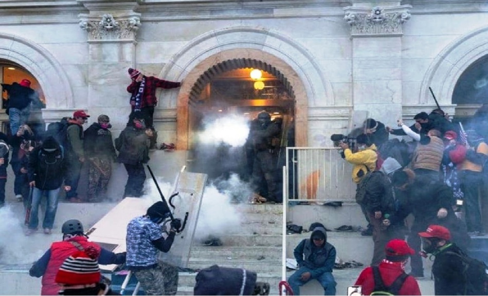 بعد هجوم الكابيتول.. التحقيقات تشمل «كل شخص» بمن فيهم الرئيس بعد هجوم الكابيتول.. التحقيقات تشمل «كل شخص» بمن فيهم الرئيس