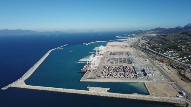 ميناء طنجة المتوسط 3 الأكبر متوسطيا والعشرون عالميا ميناء طنجة المتوسط 3 الأكبر متوسطيا والعشرون عالميا