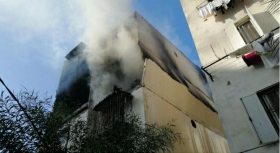 النيران تلتهم منزلا بالدار البيضاء النيران تلتهم منزلا بالدار البيضاء