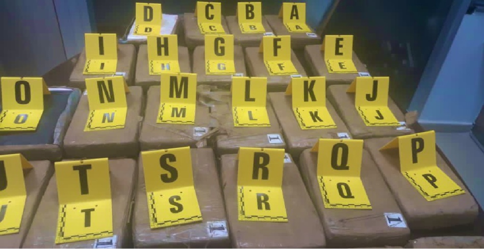 بعد القصر الكبير.. ضبط حوالي طنين ونصف من مخدر الشيرا بالناظور بعد القصر الكبير.. ضبط حوالي طنين ونصف من مخدر الشيرا بالناظور