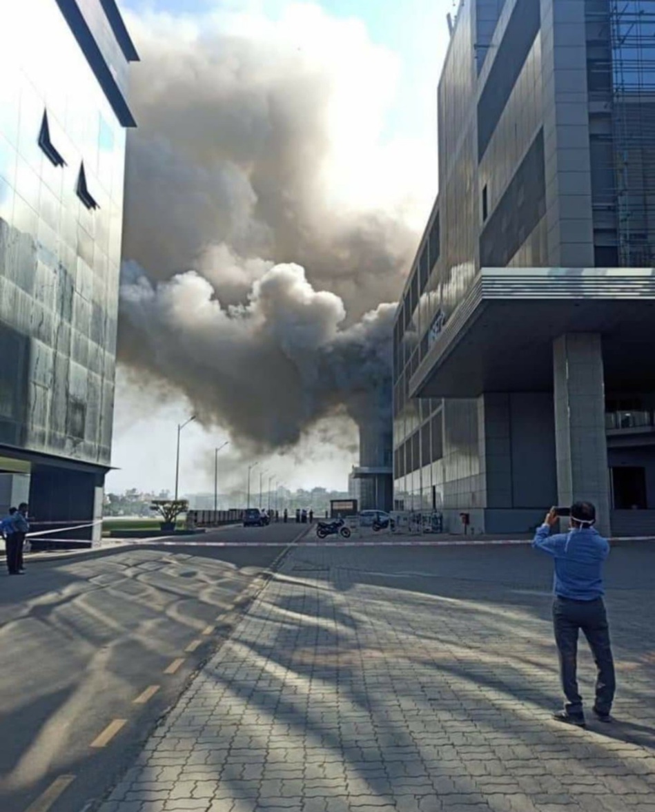 طائرة مغربية تتجه إلى الهند اليوم لجلب لقاح أسترازينيكا طائرة مغربية تتجه إلى الهند اليوم لجلب لقاح أسترازينيكا