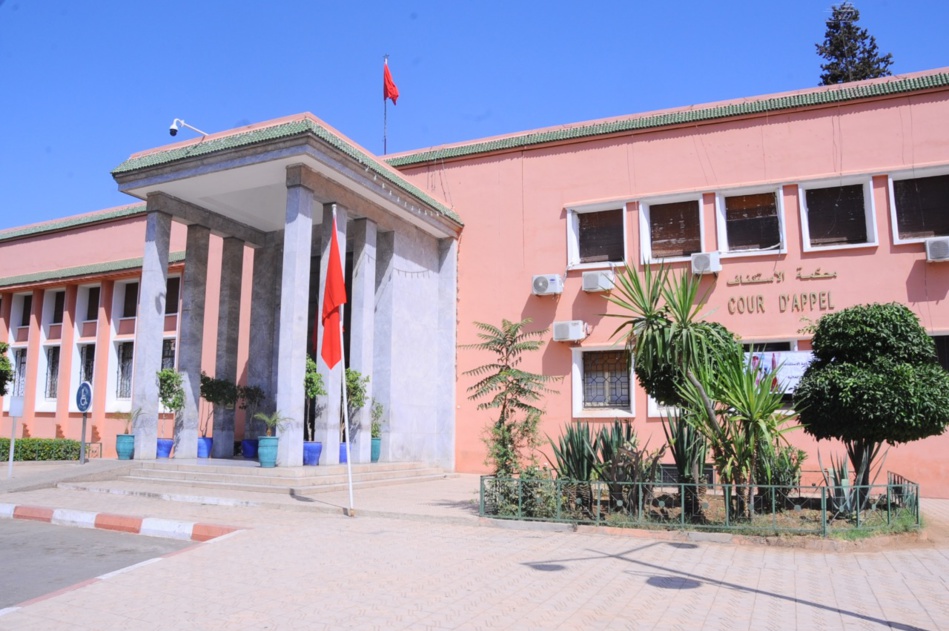 محاكمة مسيرة قصر أمير دولة قطر بمراكش بتهمة اختلاس الأموال محاكمة مسيرة قصر أمير دولة قطر بمراكش بتهمة اختلاس الأموال