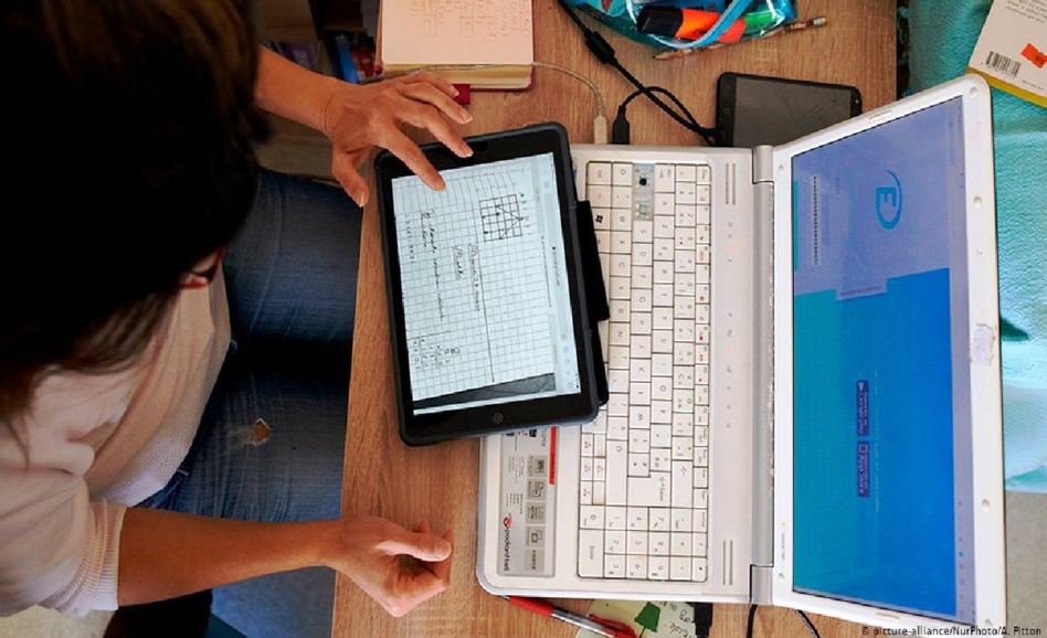 إقبال كبير على عملية التسجيل للاستفادة من اللقاح ضد كورونا.. مخاوف من أن تعرقل العملية معيقات تقنية إقبال كبير على عملية التسجيل للاستفادة من اللقاح ضد كورونا.. مخاوف من أن تعرقل العملية معيقات تقنية