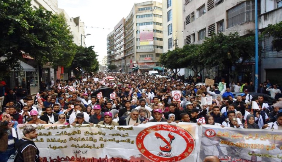 السلطات تمنع تنظيم مسيرة احتجاجية للأساتذة المتعاقدين بالدار البيضاء السلطات تمنع تنظيم مسيرة احتجاجية للأساتذة المتعاقدين بالدار البيضاء