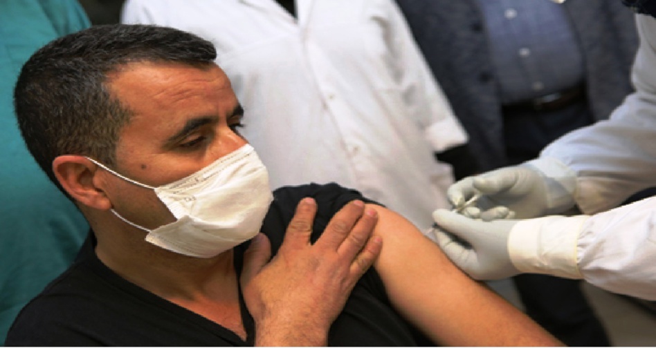 أطر الصحة بخنيفرة يتلقون الجرعة الأولى من اللقاح المضاد لفيروس كورونا أطر الصحة بخنيفرة يتلقون الجرعة الأولى من اللقاح المضاد لفيروس كورونا