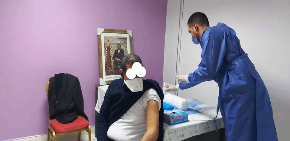 الأطر الصحية بالحسيمة تتلقى جرعات لقاح كوفيد-19 الأطر الصحية بالحسيمة تتلقى جرعات لقاح كوفيد-19