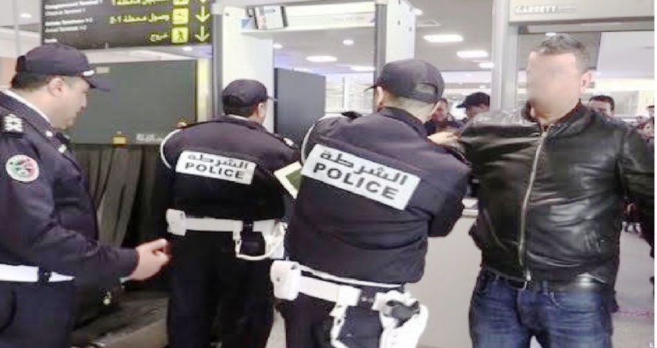 إعتقال مقدم شرطة بالحسيمة للإشتباه في تورطه في محاولة تهريب 962 كلغ من مخدر الشيرا إعتقال مقدم شرطة بالحسيمة للإشتباه في تورطه في محاولة تهريب 962 كلغ من مخدر الشيرا