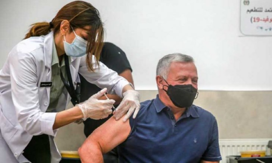 العاهل الأردني يكشف عن أعراض خفيفة بعد تلقيه لقاح كورونا العاهل الأردني يكشف عن أعراض خفيفة بعد تلقيه لقاح كورونا