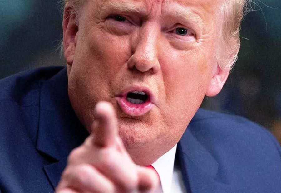ترامب يوكل محامين جددا بعد خلافه مع الدفاع ترامب يوكل محامين جددا بعد خلافه مع الدفاع