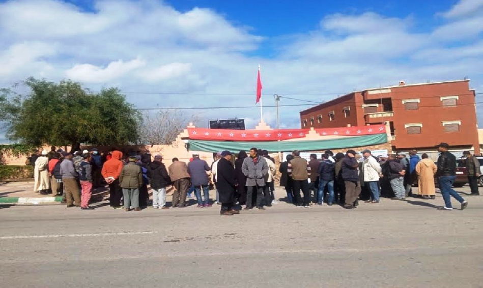 أعضاء المعارضة بالمجلس الجماعي لأفورار ينظمون وقفة الغضب ويدخلون في اعتصام مفتوح داخلها والسلطة تتدخل