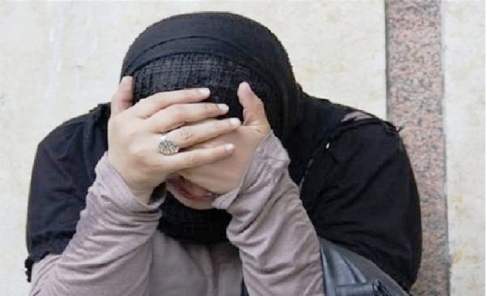 القبض على سيدة في حالة تلبس تُروّج ملابس مزيفة للقوات العمومية القبض على سيدة في حالة تلبس تُروّج ملابس مزيفة للقوات العمومية