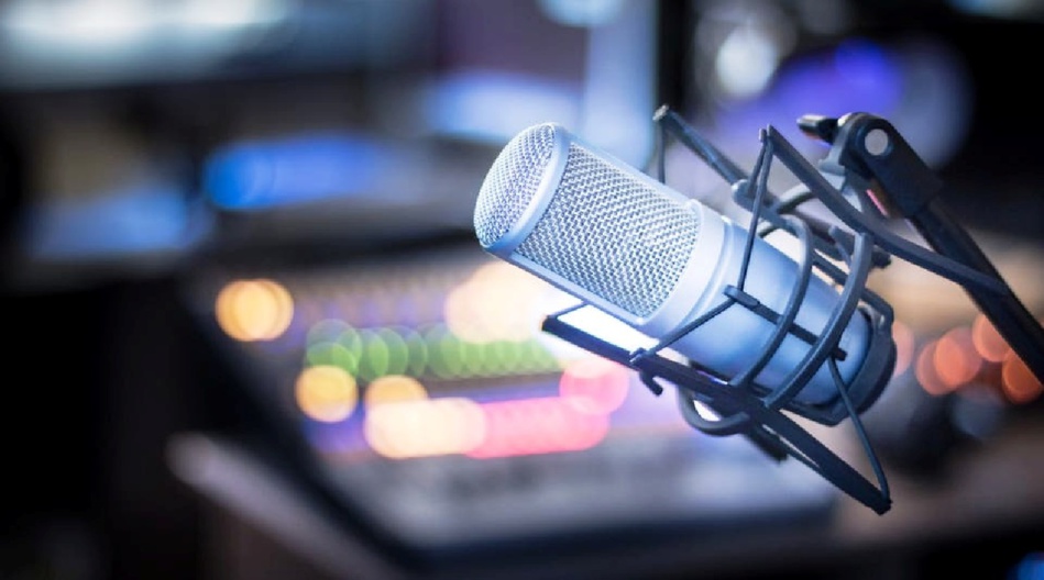 العالم يحتفل باليوم العالمي للإذاعة 2021.. الإذاعة تثبت مكانتها الأساسية كوسيلة لنقل المعلومات العالم يحتفل باليوم العالمي للإذاعة 2021.. الإذاعة تثبت مكانتها الأساسية كوسيلة لنقل المعلومات