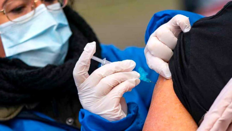 انتقادات واسعة لظروف اشتغال مهنيي الصحة المشرفين على التلقيح انتقادات واسعة لظروف اشتغال مهنيي الصحة المشرفين على التلقيح