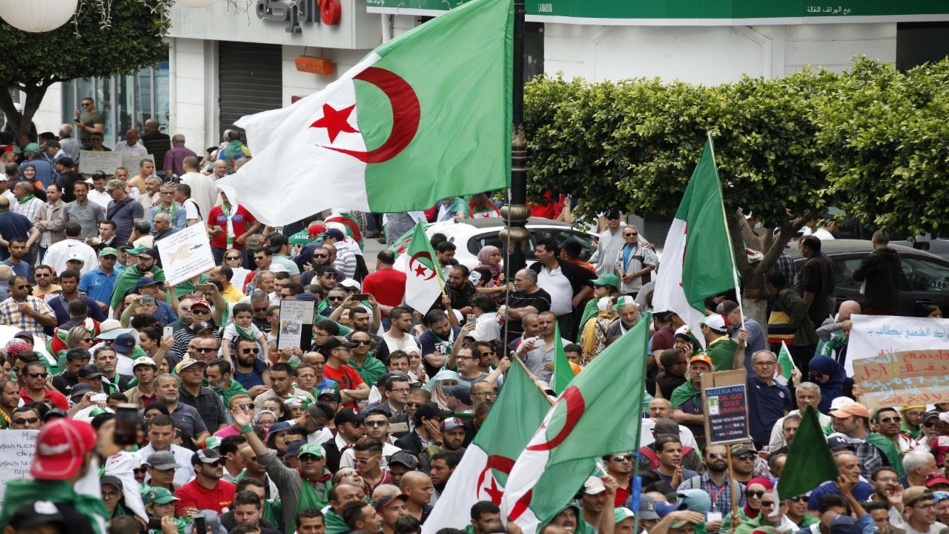 السليمي: فصول جديدة من الحراك الشعبي بالجزائر ونظام العسكر في ورطة السليمي: فصول جديدة من الحراك الشعبي بالجزائر ونظام العسكر في ورطة