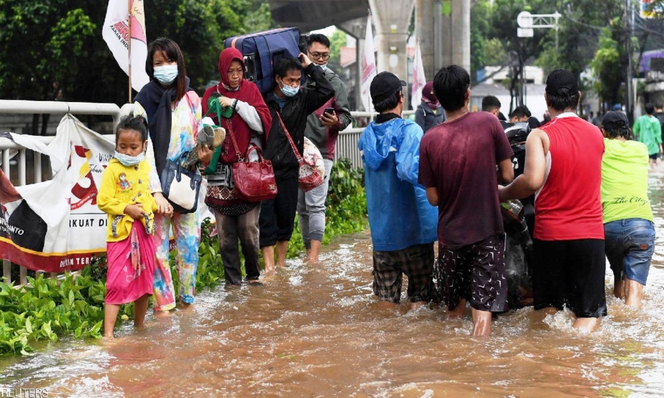 فيضانات عارمة تجتاح عاصمة إندونيسيا فيضانات عارمة تجتاح عاصمة إندونيسيا