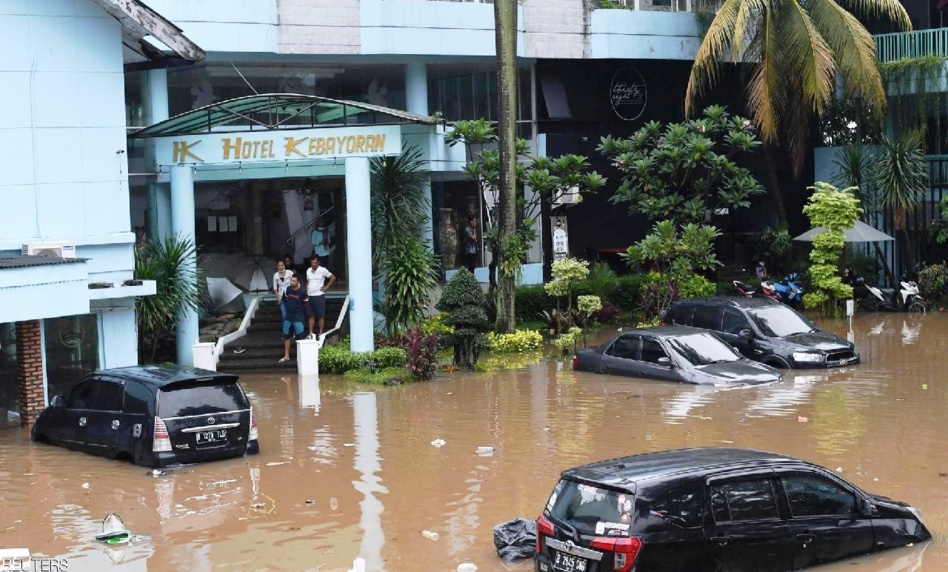 فيضانات عارمة تجتاح عاصمة إندونيسيا فيضانات عارمة تجتاح عاصمة إندونيسيا