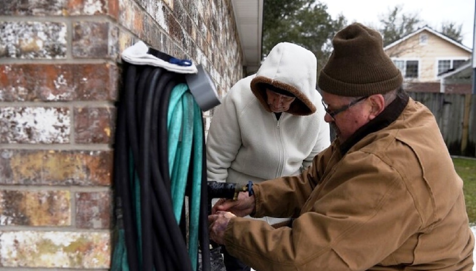 بسبب الثلوج.. ولاية تكساس الأمريكية تعاني من نقص المياه بعد انقطاع الكهرباء بسبب الثلوج.. ولاية تكساس الأمريكية تعاني من نقص المياه بعد انقطاع الكهرباء