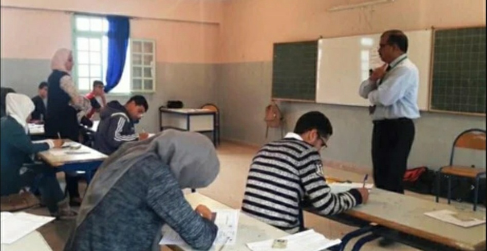 ضبط متبارين في حالة غش أثناء مباراة توظيف محررين بوزارة العدل ضبط متبارين في حالة غش أثناء مباراة توظيف محررين بوزارة العدل