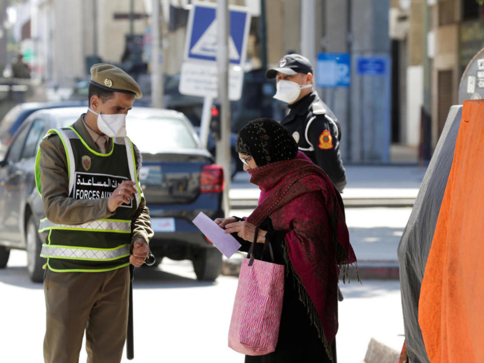 الأزمة المالية الخانقة تدفع بالبعض للإنتحار.. ومهنيون يحذرون الحكومة بسبب استمرار الإغلاق الأزمة المالية الخانقة تدفع بالبعض للإنتحار.. ومهنيون يحذرون الحكومة بسبب استمرار الإغلاق