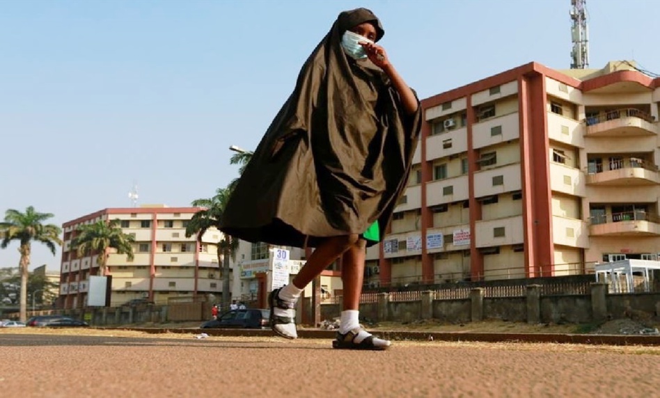 مسلّحون يخطفون عشرات الفتيات من مدرسة في نيجيريا مسلّحون يخطفون عشرات الفتيات من مدرسة في نيجيريا