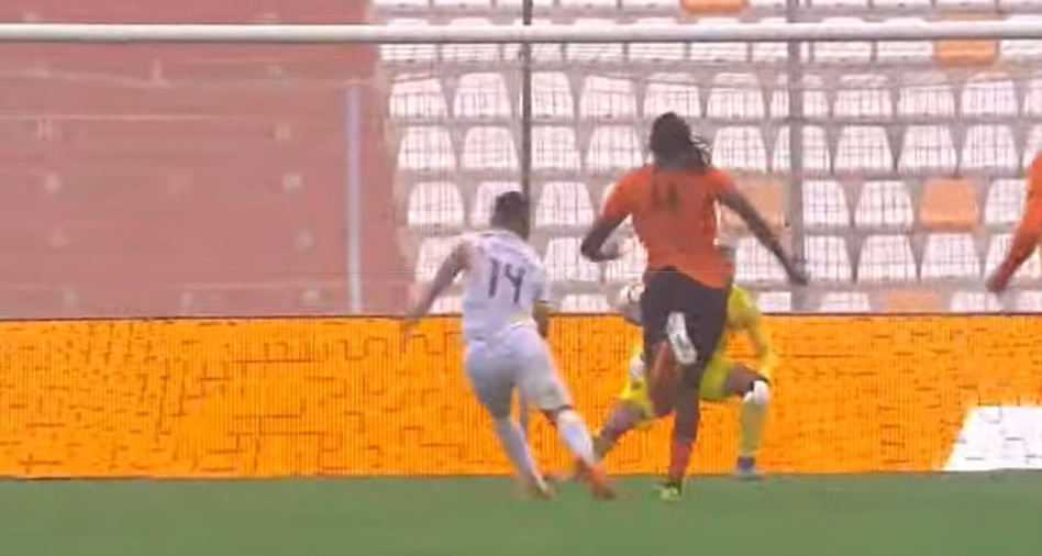 علاء الدين جراي والبورقادي يطيحان بنهضة بركان من كأس العرش في مباراة جنونية علاء الدين جراي والبورقادي يطيحان بنهضة بركان من كأس العرش في مباراة جنونية