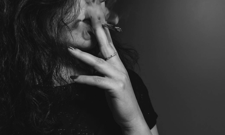 تدخين المخدرات ينهي حياة فتاة ويدخل آخر في غيبوبة بسلا تدخين المخدرات ينهي حياة فتاة ويدخل آخر في غيبوبة بسلا