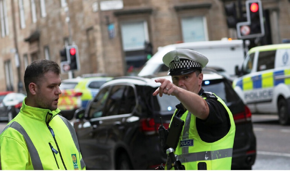 بريطانيا.. إصابات جراء «حادث خطير» جنوب ويلز وأنباء عن «عملية طعن» بريطانيا.. إصابات جراء «حادث خطير» جنوب ويلز وأنباء عن «عملية طعن»