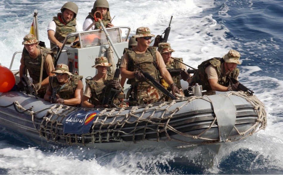 وحدات قتالية تابعة للبحرية الملكية تحبط عملية كبيرة للتهريب الدولي للمخدرات