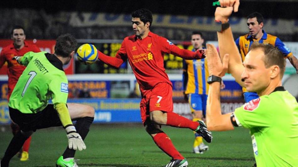 الفيفا: قواعد جديدة في لمسة اليد تدخل حيز التنفيذ مطلع يوليوز القادم الفيفا: قواعد جديدة في لمسة اليد تدخل حيز التنفيذ مطلع يوليوز القادم