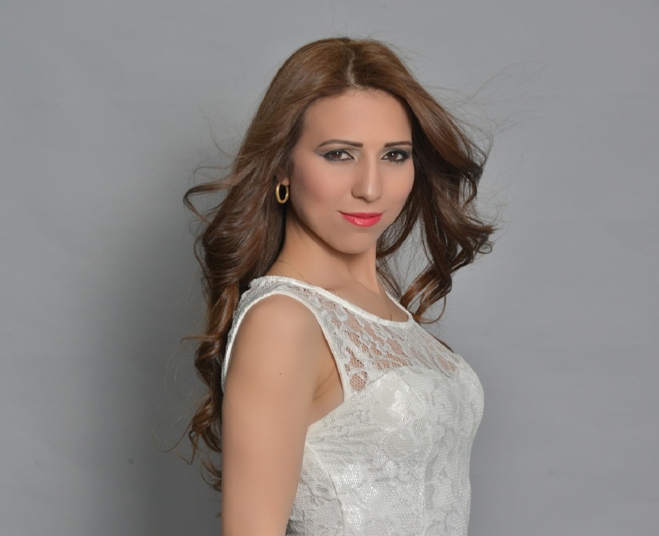 الفنانة المغربية جوليا: «الفنان الحقيقي مظلوم ببلادنا وعلى وزارة الثقافة مراجعة أوراقها» الفنانة المغربية جوليا: «الفنان الحقيقي مظلوم ببلادنا وعلى وزارة الثقافة مراجعة أوراقها»