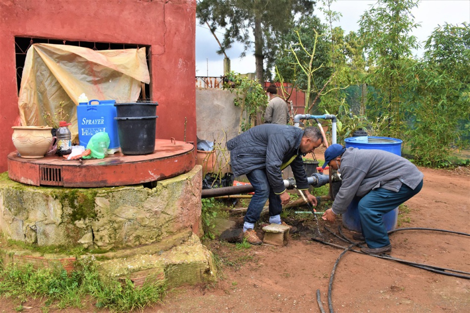 سلاليو "الحنشة" ببوقنادل يستنجدون بجلالة الملك بعد تهديدهم بالإفراغ من أرض الآباء و الأجداد سلاليو "الحنشة" ببوقنادل يستنجدون بجلالة الملك بعد تهديدهم بالإفراغ من أرض الآباء و الأجداد